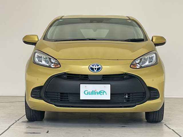 トヨタ アクア X 愛知県 2025(令7)年 0.3万km ブラスゴールドメタリック 純正ディズプレイオーディオ　ナビ機能なし/レーダークルーズコントロール/バックカメラ/コーナーセンサー/LEDヘッドライト/オートマチックハイビーム/ETC/衝突軽減システム/Bluetooth/ステアリングスイッチ/スマートキー/プッシュスタート