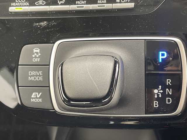 トヨタ アクア X 愛知県 2025(令7)年 0.3万km ブラスゴールドメタリック 純正ディズプレイオーディオ　ナビ機能なし/レーダークルーズコントロール/バックカメラ/コーナーセンサー/LEDヘッドライト/オートマチックハイビーム/ETC/衝突軽減システム/Bluetooth/ステアリングスイッチ/スマートキー/プッシュスタート