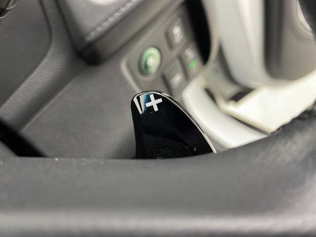 ホンダ ヴェゼル ハイブリッド X ホンダセンシング 宮城県 2018(平30)年 3.4万km プラチナホワイトパール 禁煙車/ホンダセンシング/・衝突軽減ブレーキ/・先行車発進お知らせ機能/・アダプティブクルーズコントロール/・標識認識機能/・車線維持支援システム/・路外逸脱抑制機能/純正7インチSDナビ/・BT/CD/DVD/USB/SD/HDMI/フルセグTV/バックカメラ/ビルトインETC/革巻きステアリング/ステアリングスイッチ/パドルシフト/プッシュスタート/スマートキー×2/LEDヘッドライト/LEDフォグランプ/純正16インチアルミホイール/純正フロアマット/横滑り防止装置/アイドリングストップ