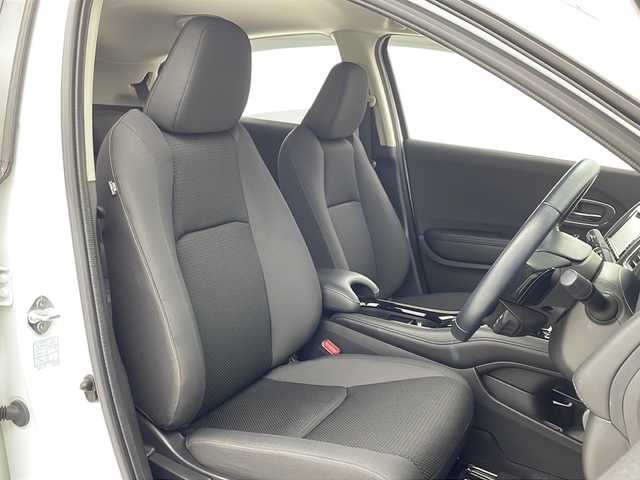 ホンダ ヴェゼル ハイブリッド X ホンダセンシング 宮城県 2018(平30)年 3.4万km プラチナホワイトパール 禁煙車/ホンダセンシング/・衝突軽減ブレーキ/・先行車発進お知らせ機能/・アダプティブクルーズコントロール/・標識認識機能/・車線維持支援システム/・路外逸脱抑制機能/純正7インチSDナビ/・BT/CD/DVD/USB/SD/HDMI/フルセグTV/バックカメラ/ビルトインETC/革巻きステアリング/ステアリングスイッチ/パドルシフト/プッシュスタート/スマートキー×2/LEDヘッドライト/LEDフォグランプ/純正16インチアルミホイール/純正フロアマット/横滑り防止装置/アイドリングストップ