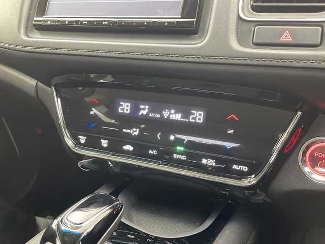 ホンダ ヴェゼル ハイブリッド X ホンダセンシング 宮城県 2018(平30)年 3.4万km プラチナホワイトパール 禁煙車/ホンダセンシング/・衝突軽減ブレーキ/・先行車発進お知らせ機能/・アダプティブクルーズコントロール/・標識認識機能/・車線維持支援システム/・路外逸脱抑制機能/純正7インチSDナビ/・BT/CD/DVD/USB/SD/HDMI/フルセグTV/バックカメラ/ビルトインETC/革巻きステアリング/ステアリングスイッチ/パドルシフト/プッシュスタート/スマートキー×2/LEDヘッドライト/LEDフォグランプ/純正16インチアルミホイール/純正フロアマット/横滑り防止装置/アイドリングストップ