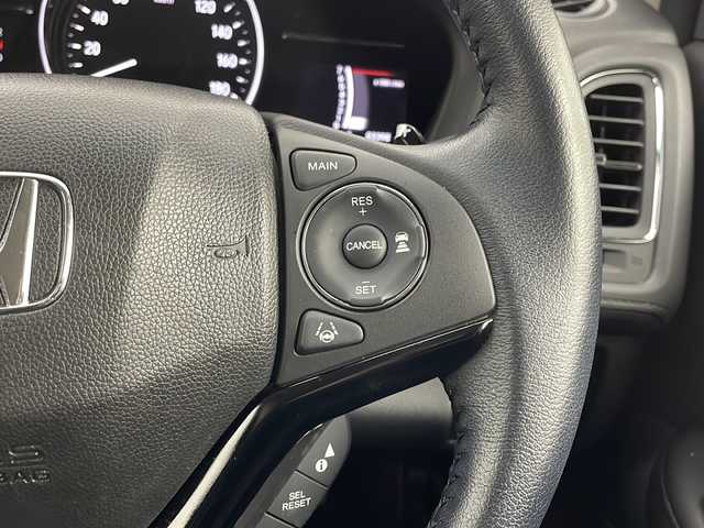 ホンダ ヴェゼル ハイブリッド X ホンダセンシング 宮城県 2018(平30)年 3.4万km プラチナホワイトパール 禁煙車/ホンダセンシング/・衝突軽減ブレーキ/・先行車発進お知らせ機能/・アダプティブクルーズコントロール/・標識認識機能/・車線維持支援システム/・路外逸脱抑制機能/純正7インチSDナビ/・BT/CD/DVD/USB/SD/HDMI/フルセグTV/バックカメラ/ビルトインETC/革巻きステアリング/ステアリングスイッチ/パドルシフト/プッシュスタート/スマートキー×2/LEDヘッドライト/LEDフォグランプ/純正16インチアルミホイール/純正フロアマット/横滑り防止装置/アイドリングストップ