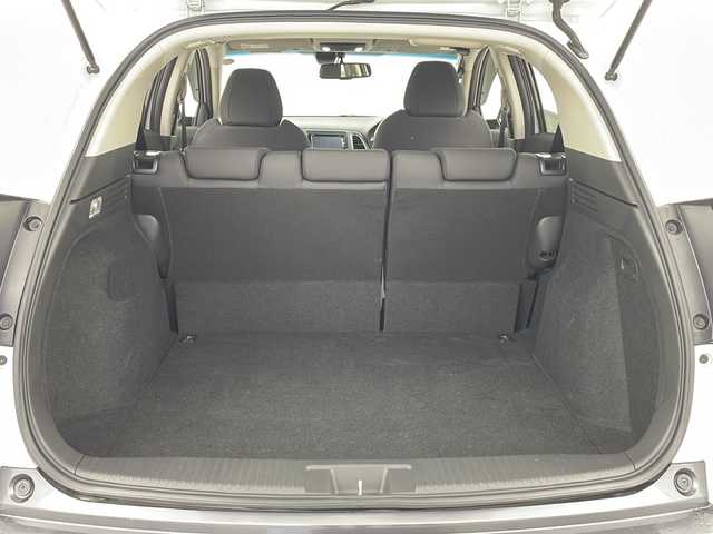 ホンダ ヴェゼル ハイブリッド X ホンダセンシング 宮城県 2018(平30)年 3.4万km プラチナホワイトパール 禁煙車/ホンダセンシング/・衝突軽減ブレーキ/・先行車発進お知らせ機能/・アダプティブクルーズコントロール/・標識認識機能/・車線維持支援システム/・路外逸脱抑制機能/純正7インチSDナビ/・BT/CD/DVD/USB/SD/HDMI/フルセグTV/バックカメラ/ビルトインETC/革巻きステアリング/ステアリングスイッチ/パドルシフト/プッシュスタート/スマートキー×2/LEDヘッドライト/LEDフォグランプ/純正16インチアルミホイール/純正フロアマット/横滑り防止装置/アイドリングストップ