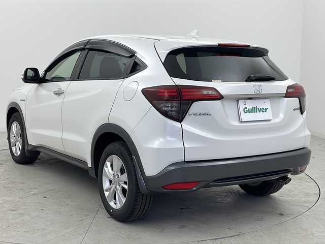 ホンダ ヴェゼル ハイブリッド X ホンダセンシング 宮城県 2018(平30)年 3.4万km プラチナホワイトパール 禁煙車/ホンダセンシング/・衝突軽減ブレーキ/・先行車発進お知らせ機能/・アダプティブクルーズコントロール/・標識認識機能/・車線維持支援システム/・路外逸脱抑制機能/純正7インチSDナビ/・BT/CD/DVD/USB/SD/HDMI/フルセグTV/バックカメラ/ビルトインETC/革巻きステアリング/ステアリングスイッチ/パドルシフト/プッシュスタート/スマートキー×2/LEDヘッドライト/LEDフォグランプ/純正16インチアルミホイール/純正フロアマット/横滑り防止装置/アイドリングストップ