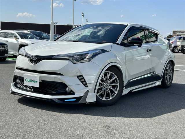 トヨタ Ｃ－ＨＲ G 奈良県 2017(平29)年 9.6万km ホワイトパールクリスタルシャイン 純正９インチナビ　/フルセグＴＶ　/BT/CD/DVD/USB/SD/モデリスタフルエアロ　/ビルトイン２．０ＥＴＣ　/前後ドライブレコーダー　/前後コーナーセンサー　/バックフロントカメラ　/追従型クルーズコントロール　/ハーフレザーシート/シートヒーター　/ＨＯＬＤ/スマートキー/社外17インチアルミホイール/純正フロアマット/衝突被害軽減システム/レーンキープアシスト/横滑り防止装置/盗難防止装置/LEDヘッドライト/オートマチックハイビーム