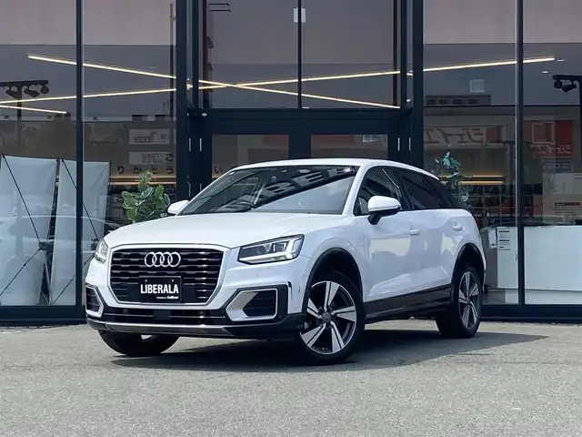 アウディ Ｑ２ ハッシュタグ コントラストリミテッド 福岡県 2018(平30)年 7.4万km パール ・アダプティブクルーズコントロール/・ナビ/Bluetooth/AppleCarPlay/CD/・バックカメラ/・フルセグ/・ETC/・純正18AW/・プッシュスタート/・パーキングアシスト/・アイドリングストップ/・スマートキー/・フルフラットシート/・オートライト/・LEDライト