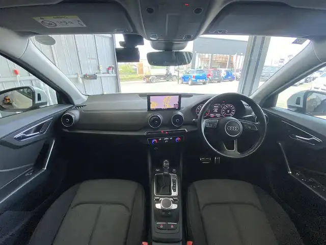 アウディ Ｑ２ ハッシュタグ コントラストリミテッド 福岡県 2018(平30)年 7.4万km パール ・アダプティブクルーズコントロール/・ナビ/Bluetooth/AppleCarPlay/CD/・バックカメラ/・フルセグ/・ETC/・純正18AW/・プッシュスタート/・パーキングアシスト/・アイドリングストップ/・スマートキー/・フルフラットシート/・オートライト/・LEDライト