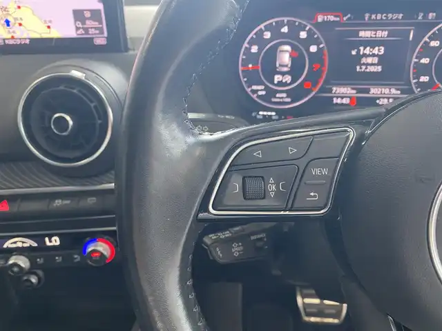 アウディ Ｑ２ ハッシュタグ コントラストリミテッド 福岡県 2018(平30)年 7.4万km パール ・アダプティブクルーズコントロール/・ナビ/Bluetooth/AppleCarPlay/CD/・バックカメラ/・フルセグ/・ETC/・純正18AW/・プッシュスタート/・パーキングアシスト/・アイドリングストップ/・スマートキー/・フルフラットシート/・オートライト/・LEDライト