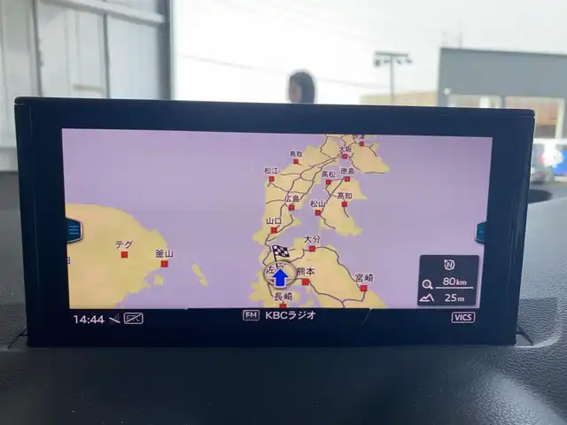 アウディ Ｑ２ ハッシュタグ コントラストリミテッド 福岡県 2018(平30)年 7.4万km パール ・アダプティブクルーズコントロール/・ナビ/Bluetooth/AppleCarPlay/CD/・バックカメラ/・フルセグ/・ETC/・純正18AW/・プッシュスタート/・パーキングアシスト/・アイドリングストップ/・スマートキー/・フルフラットシート/・オートライト/・LEDライト