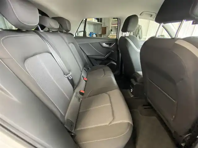 アウディ Ｑ２ ハッシュタグ コントラストリミテッド 福岡県 2018(平30)年 7.4万km パール ・アダプティブクルーズコントロール/・ナビ/Bluetooth/AppleCarPlay/CD/・バックカメラ/・フルセグ/・ETC/・純正18AW/・プッシュスタート/・パーキングアシスト/・アイドリングストップ/・スマートキー/・フルフラットシート/・オートライト/・LEDライト