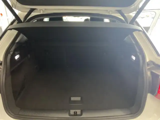 アウディ Ｑ２ ハッシュタグ コントラストリミテッド 福岡県 2018(平30)年 7.4万km パール ・アダプティブクルーズコントロール/・ナビ/Bluetooth/AppleCarPlay/CD/・バックカメラ/・フルセグ/・ETC/・純正18AW/・プッシュスタート/・パーキングアシスト/・アイドリングストップ/・スマートキー/・フルフラットシート/・オートライト/・LEDライト