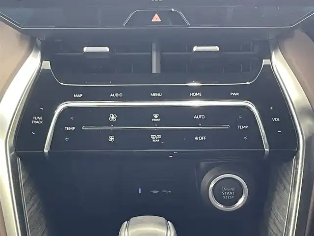 トヨタ ハリアー Z 宮城県 2022(令4)年 4.4万km ホワイトパールクリスタルシャイン ワンオーナー/純正メモリーナビ/（ＡＭ／ＦＭ／Ｂｌｕｅｔｏｏｔｈ）　/フルセグテレビ　/ハーフレザーシート　/プリクラッシュセーフティー　/レーダークルーズコントロール　/ブラインドスポットモニター　/デジタルインナーミラー/JBLサウンドシステム/ヘッドアップディスプレイ/コーナーセンサー/パワーバックドア/レーンキープアシスト/横滑り防止装置/オートマチックハイビーム/オートライト/ETC2.0/スマートキー/プッシュスタート/バックカメラ/電動パーキングブレーキ/電動格納ミラー