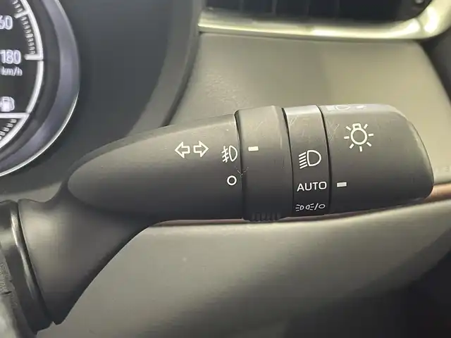 トヨタ ハリアー Z 宮城県 2022(令4)年 4.4万km ホワイトパールクリスタルシャイン ワンオーナー/純正メモリーナビ/（ＡＭ／ＦＭ／Ｂｌｕｅｔｏｏｔｈ）　/フルセグテレビ　/ハーフレザーシート　/プリクラッシュセーフティー　/レーダークルーズコントロール　/ブラインドスポットモニター　/デジタルインナーミラー/JBLサウンドシステム/ヘッドアップディスプレイ/コーナーセンサー/パワーバックドア/レーンキープアシスト/横滑り防止装置/オートマチックハイビーム/オートライト/ETC2.0/スマートキー/プッシュスタート/バックカメラ/電動パーキングブレーキ/電動格納ミラー