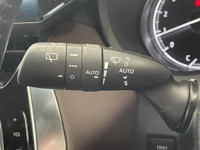 トヨタ ハリアー Z 宮城県 2022(令4)年 4.4万km ホワイトパールクリスタルシャイン ワンオーナー/純正メモリーナビ/（ＡＭ／ＦＭ／Ｂｌｕｅｔｏｏｔｈ）　/フルセグテレビ　/ハーフレザーシート　/プリクラッシュセーフティー　/レーダークルーズコントロール　/ブラインドスポットモニター　/デジタルインナーミラー/JBLサウンドシステム/ヘッドアップディスプレイ/コーナーセンサー/パワーバックドア/レーンキープアシスト/横滑り防止装置/オートマチックハイビーム/オートライト/ETC2.0/スマートキー/プッシュスタート/バックカメラ/電動パーキングブレーキ/電動格納ミラー