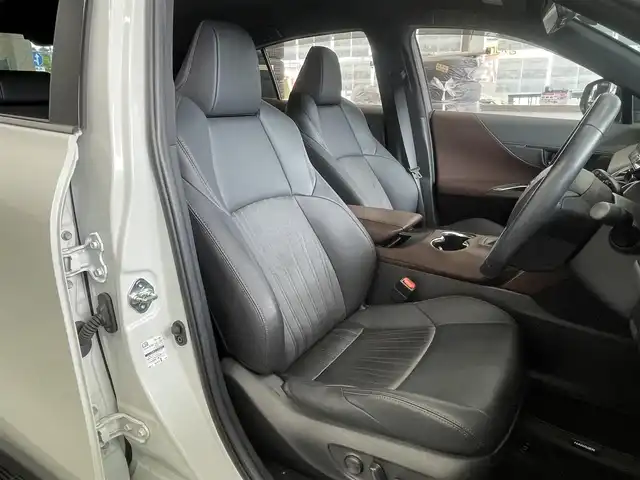 トヨタ ハリアー Z 宮城県 2022(令4)年 4.4万km ホワイトパールクリスタルシャイン ワンオーナー/純正メモリーナビ/（ＡＭ／ＦＭ／Ｂｌｕｅｔｏｏｔｈ）　/フルセグテレビ　/ハーフレザーシート　/プリクラッシュセーフティー　/レーダークルーズコントロール　/ブラインドスポットモニター　/デジタルインナーミラー/JBLサウンドシステム/ヘッドアップディスプレイ/コーナーセンサー/パワーバックドア/レーンキープアシスト/横滑り防止装置/オートマチックハイビーム/オートライト/ETC2.0/スマートキー/プッシュスタート/バックカメラ/電動パーキングブレーキ/電動格納ミラー