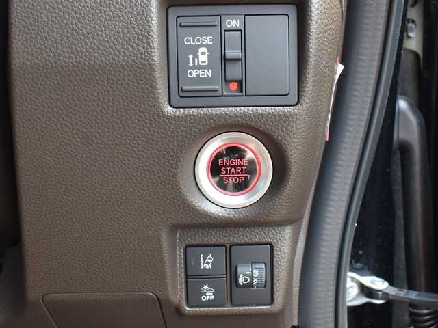 ホンダ Ｎ ＢＯＸ L 福岡県 2022(令4)年 2.6万km クリスタルブラックパール ワンオーナー/ホンダセンシング/社外メモリーナビ/フルセグTV/CD/DVD/BT/バックカメラ/LEDヘッドライト/前後ドライブレコーダー/レーダークルーズコントロール/片側パワースライドドア/ステアリングリモコン/前席シートヒーター/ETC/プッシュスタート/スマートキー×2/フロアマット/ドアバイザー/保証書/取扱説明書