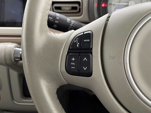 スズキ ラパン X 宮崎県 2015(平27)年 2.4万km カシスピンクパールメタリック 禁煙車/衝突被害軽減ブレーキ/純正ナビTV/（スマホ連携ナビ/AUX/USB/FMAM/Bluetooth/フルセグTV)/純正ビルトインETC/純正ドライブレコーダー/純正セキュリティアラーム/純正キセノンオートライト/純正フォグ/純正リアラゲージマット/純正フロアマット/ウインカードアミラー/シートヒーター/オートエアコン/本革巻ハンドル/ブルーレインミラー/リアプライバシーガラス/スマートキー/プッシュエンジンスタート/スペアキー/新車時保証書/取扱い説明書