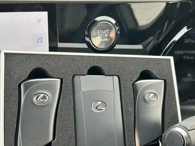 レクサス ＮＸ 250 富山県 2023(令5)年 2.4万km ソニッククォーツ 純正ディスプレイオーディオ/ナビ/フルセグTV/バックカメラ/ドライブレコーダー/プリクラッシュセーフティ/コーナーセンサー/レーンキープアシスト/レーダークルーズコントロール/レザーシート/パワーシート/電動リアゲート/革巻きステアリング/ステアリングスイッチ/LEDヘッドライト/オートライト/ETC2.0