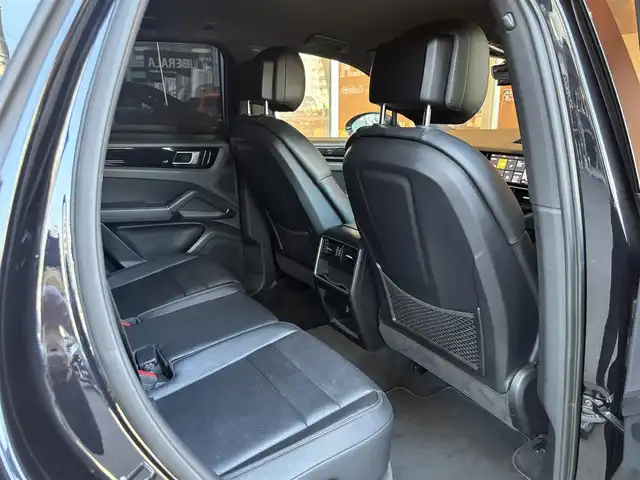 ポルシェ カイエン 宮城県 2018(平30)年 5.7万km ジェットブラック アクティブクルーズコントロール/ブラインドスポットモニター/PASM/純正メモリナビ/社外TVチューナー/ブラックレザーシート/メモリ機能付きパワーシート/パドルシフト/ステアリングスイッチ/エクスクルーシブデザイン21インチAW/スポーツテールパイプ/LEDヘッドライト/オートライト/パワーバックドア