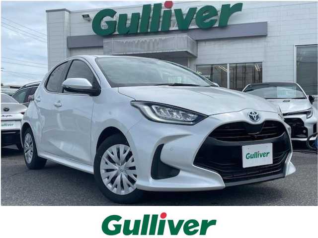 トヨタ ヤリス ハイブリッド Z 三重県 2023(令5)年 0.8万km プラチナホワイトパールマイカ メーカーオプション/・ブラインドスポットモニター/・パノラミックビューモニター/・ドライブレコーダー付自動防眩インナーミラー/セーフティセンス/・プリクラッシュセーフティ/・レーントレーシングアシスト/・レーダークルーズコントロール/・オートマチックハイビーム/・ロードサインアシスト/・セカンダリーコリジョンブレーキ/・先行車発進告知機能/インテリジェントクリアランスソナー/1オーナー/純正ディスプレイオーディオ/【Bluetooth/USB/Miracast】/D/N席シートヒーター/ステアリングヒーター/オートライト/フルLEDヘッドランプ/185/60R15インチフルホイールキャップ/【社外AW/スタッドレスタイヤ積込】/プッシュスタート/スマートキー/スペアキー/フロアマット