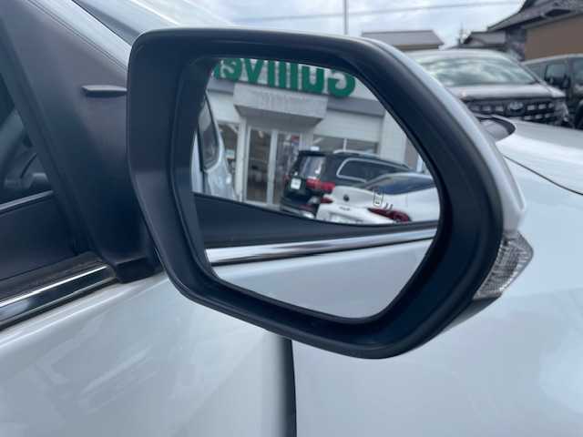 トヨタ ヤリス ハイブリッド Z 三重県 2023(令5)年 0.8万km プラチナホワイトパールマイカ メーカーオプション/・ブラインドスポットモニター/・パノラミックビューモニター/・ドライブレコーダー付自動防眩インナーミラー/セーフティセンス/・プリクラッシュセーフティ/・レーントレーシングアシスト/・レーダークルーズコントロール/・オートマチックハイビーム/・ロードサインアシスト/・セカンダリーコリジョンブレーキ/・先行車発進告知機能/インテリジェントクリアランスソナー/1オーナー/純正ディスプレイオーディオ/【Bluetooth/USB/Miracast】/D/N席シートヒーター/ステアリングヒーター/オートライト/フルLEDヘッドランプ/185/60R15インチフルホイールキャップ/【社外AW/スタッドレスタイヤ積込】/プッシュスタート/スマートキー/スペアキー/フロアマット