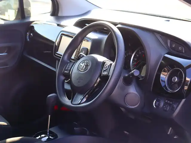 トヨタ ヴィッツ F セーフティーエディションⅡ 福島県 2018(平30)年 0.6万km ホワイトパールクリスタルシャイン  ワンオーナー / 純正ナビ・ワンセグTV/ バックカメラ/ スマートキー/ プリクラッシュセーフティ/ 社外１４インチアルミホイル/ 新車保証書/ 取扱説明書/ 車検時記録簿有/　(R3/R5/R7)
