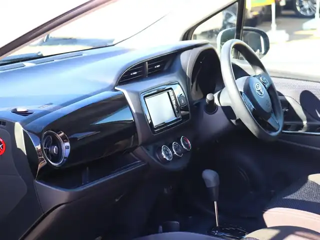 トヨタ ヴィッツ F セーフティーエディションⅡ 福島県 2018(平30)年 0.6万km ホワイトパールクリスタルシャイン  ワンオーナー / 純正ナビ・ワンセグTV/ バックカメラ/ スマートキー/ プリクラッシュセーフティ/ 社外１４インチアルミホイル/ 新車保証書/ 取扱説明書/ 車検時記録簿有/　(R3/R5/R7)