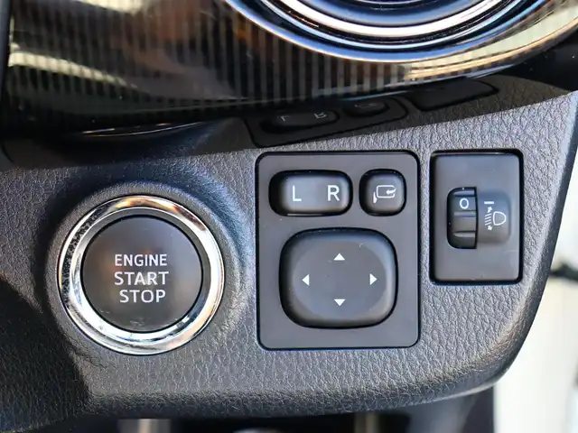 トヨタ ヴィッツ F セーフティーエディションⅡ 福島県 2018(平30)年 0.6万km ホワイトパールクリスタルシャイン  ワンオーナー / 純正ナビ・ワンセグTV/ バックカメラ/ スマートキー/ プリクラッシュセーフティ/ 社外１４インチアルミホイル/ 新車保証書/ 取扱説明書/ 車検時記録簿有/　(R3/R5/R7)
