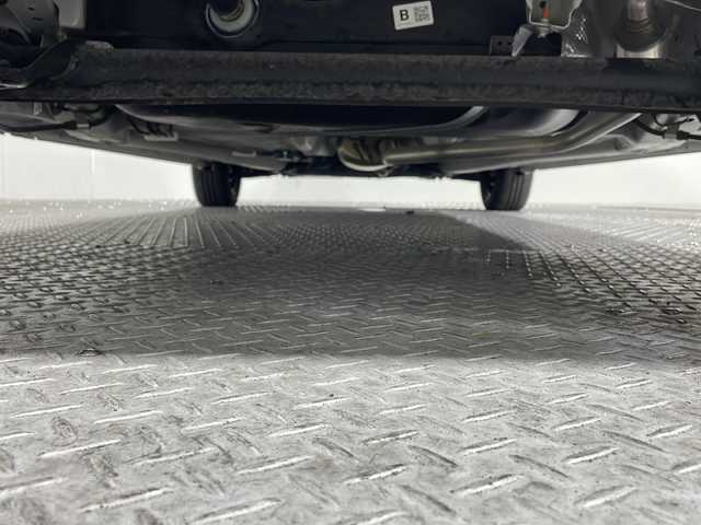 スズキ スペーシア HYBRID X 沖縄県 2024(令6)年 0.1万km ピュアホワイトP 県外仕入　/禁煙車　/純正９インチメーカーナビ/（ＢＴ，フルセグ，ＵＳＢ，ラジオ，ＣａｒＰｌａｙ）　/全方位モニター　/両側パワースライドドア　/後席オットマン　/アダプティブクルーズコントロール　/電子パーキングブレーキ　/ＵＳＢポート/シートバックテーブル/コーナーセンサー/デュアルセンサーブレーキサポート２/ハイビームアシスト/車線逸脱警報機能/標識認識機能/純正フロアマット/ドアバイザー/シートヒーター/スペアキー