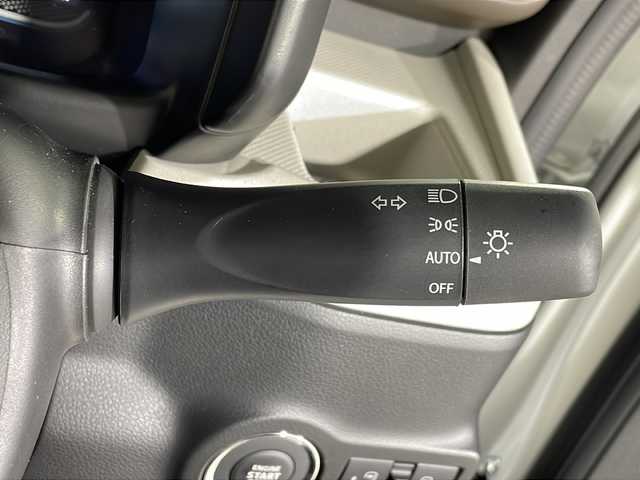 スズキ スペーシア HYBRID X 沖縄県 2024(令6)年 0.1万km ピュアホワイトP 県外仕入　/禁煙車　/純正９インチメーカーナビ/（ＢＴ，フルセグ，ＵＳＢ，ラジオ，ＣａｒＰｌａｙ）　/全方位モニター　/両側パワースライドドア　/後席オットマン　/アダプティブクルーズコントロール　/電子パーキングブレーキ　/ＵＳＢポート/シートバックテーブル/コーナーセンサー/デュアルセンサーブレーキサポート２/ハイビームアシスト/車線逸脱警報機能/標識認識機能/純正フロアマット/ドアバイザー/シートヒーター/スペアキー