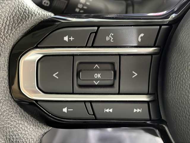 スズキ スペーシア HYBRID X 沖縄県 2024(令6)年 0.1万km ピュアホワイトP 県外仕入　/禁煙車　/純正９インチメーカーナビ/（ＢＴ，フルセグ，ＵＳＢ，ラジオ，ＣａｒＰｌａｙ）　/全方位モニター　/両側パワースライドドア　/後席オットマン　/アダプティブクルーズコントロール　/電子パーキングブレーキ　/ＵＳＢポート/シートバックテーブル/コーナーセンサー/デュアルセンサーブレーキサポート２/ハイビームアシスト/車線逸脱警報機能/標識認識機能/純正フロアマット/ドアバイザー/シートヒーター/スペアキー