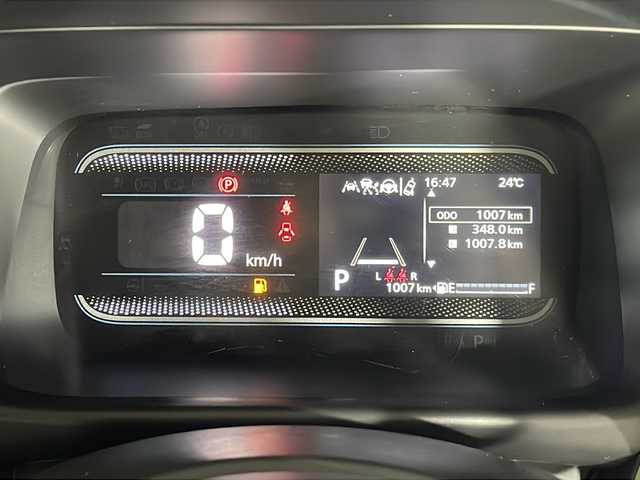 スズキ スペーシア HYBRID X 沖縄県 2024(令6)年 0.1万km ピュアホワイトP 県外仕入　/禁煙車　/純正９インチメーカーナビ/（ＢＴ，フルセグ，ＵＳＢ，ラジオ，ＣａｒＰｌａｙ）　/全方位モニター　/両側パワースライドドア　/後席オットマン　/アダプティブクルーズコントロール　/電子パーキングブレーキ　/ＵＳＢポート/シートバックテーブル/コーナーセンサー/デュアルセンサーブレーキサポート２/ハイビームアシスト/車線逸脱警報機能/標識認識機能/純正フロアマット/ドアバイザー/シートヒーター/スペアキー