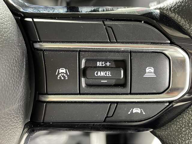 スズキ スペーシア HYBRID X 沖縄県 2024(令6)年 0.1万km ピュアホワイトP 県外仕入　/禁煙車　/純正９インチメーカーナビ/（ＢＴ，フルセグ，ＵＳＢ，ラジオ，ＣａｒＰｌａｙ）　/全方位モニター　/両側パワースライドドア　/後席オットマン　/アダプティブクルーズコントロール　/電子パーキングブレーキ　/ＵＳＢポート/シートバックテーブル/コーナーセンサー/デュアルセンサーブレーキサポート２/ハイビームアシスト/車線逸脱警報機能/標識認識機能/純正フロアマット/ドアバイザー/シートヒーター/スペアキー