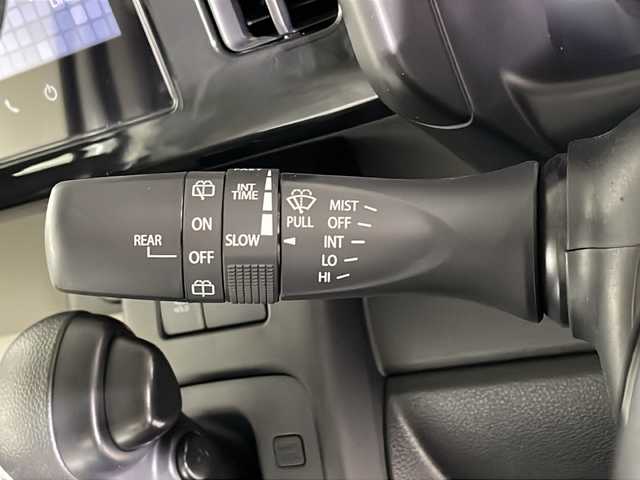 スズキ スペーシア HYBRID X 沖縄県 2024(令6)年 0.1万km ピュアホワイトP 県外仕入　/禁煙車　/純正９インチメーカーナビ/（ＢＴ，フルセグ，ＵＳＢ，ラジオ，ＣａｒＰｌａｙ）　/全方位モニター　/両側パワースライドドア　/後席オットマン　/アダプティブクルーズコントロール　/電子パーキングブレーキ　/ＵＳＢポート/シートバックテーブル/コーナーセンサー/デュアルセンサーブレーキサポート２/ハイビームアシスト/車線逸脱警報機能/標識認識機能/純正フロアマット/ドアバイザー/シートヒーター/スペアキー