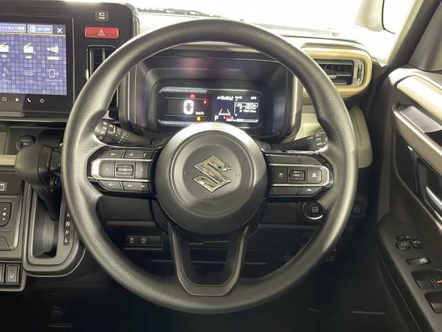 スズキ スペーシア HYBRID X 沖縄県 2024(令6)年 0.1万km ピュアホワイトP 県外仕入　/禁煙車　/純正９インチメーカーナビ/（ＢＴ，フルセグ，ＵＳＢ，ラジオ，ＣａｒＰｌａｙ）　/全方位モニター　/両側パワースライドドア　/後席オットマン　/アダプティブクルーズコントロール　/電子パーキングブレーキ　/ＵＳＢポート/シートバックテーブル/コーナーセンサー/デュアルセンサーブレーキサポート２/ハイビームアシスト/車線逸脱警報機能/標識認識機能/純正フロアマット/ドアバイザー/シートヒーター/スペアキー