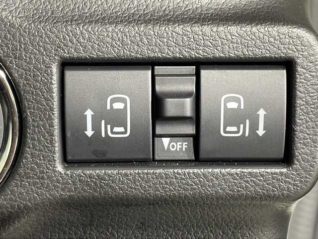 スズキ スペーシア HYBRID X 沖縄県 2024(令6)年 0.1万km ピュアホワイトP 県外仕入　/禁煙車　/純正９インチメーカーナビ/（ＢＴ，フルセグ，ＵＳＢ，ラジオ，ＣａｒＰｌａｙ）　/全方位モニター　/両側パワースライドドア　/後席オットマン　/アダプティブクルーズコントロール　/電子パーキングブレーキ　/ＵＳＢポート/シートバックテーブル/コーナーセンサー/デュアルセンサーブレーキサポート２/ハイビームアシスト/車線逸脱警報機能/標識認識機能/純正フロアマット/ドアバイザー/シートヒーター/スペアキー