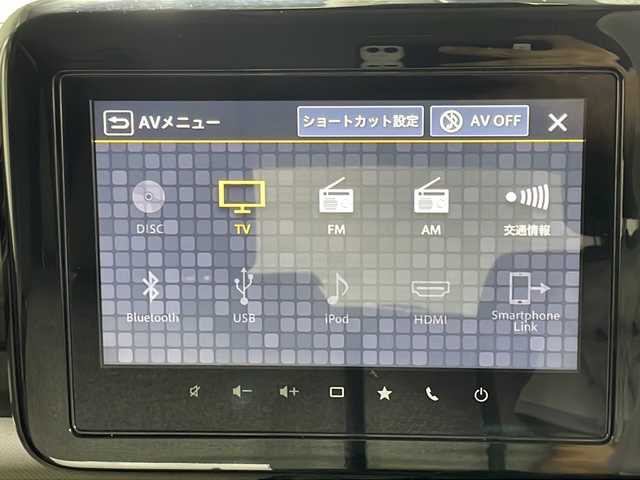 スズキ スペーシア HYBRID X 沖縄県 2024(令6)年 0.1万km ピュアホワイトP 県外仕入　/禁煙車　/純正９インチメーカーナビ/（ＢＴ，フルセグ，ＵＳＢ，ラジオ，ＣａｒＰｌａｙ）　/全方位モニター　/両側パワースライドドア　/後席オットマン　/アダプティブクルーズコントロール　/電子パーキングブレーキ　/ＵＳＢポート/シートバックテーブル/コーナーセンサー/デュアルセンサーブレーキサポート２/ハイビームアシスト/車線逸脱警報機能/標識認識機能/純正フロアマット/ドアバイザー/シートヒーター/スペアキー