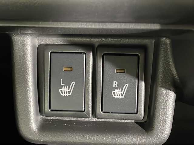 スズキ スペーシア HYBRID X 沖縄県 2024(令6)年 0.1万km ピュアホワイトP 県外仕入　/禁煙車　/純正９インチメーカーナビ/（ＢＴ，フルセグ，ＵＳＢ，ラジオ，ＣａｒＰｌａｙ）　/全方位モニター　/両側パワースライドドア　/後席オットマン　/アダプティブクルーズコントロール　/電子パーキングブレーキ　/ＵＳＢポート/シートバックテーブル/コーナーセンサー/デュアルセンサーブレーキサポート２/ハイビームアシスト/車線逸脱警報機能/標識認識機能/純正フロアマット/ドアバイザー/シートヒーター/スペアキー