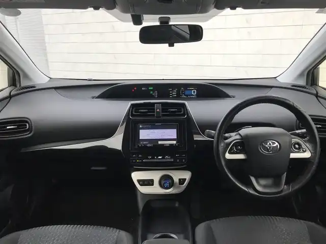 トヨタ プリウス S 栃木県 2016(平28)年 14.8万km スーパーホワイトⅡ 株)IDOMが運営する【じしゃロン小山店】の自社ローン専用車両になります。こちらは現金またはオートローンご利用時の価格です。自社ローンご希望の方は別途その旨お申付け下さい//禁煙車/社外ワンセグナビ/（CD/DVD/AM/FMラジオ）/(Bluetooth)/スマートキー/プッシュスタート/バックカメラ/ＥＴＣ/ステアリングリモコン/電動格納ドアミラー/パワーウインドウ/オートライト/防眩ミラー