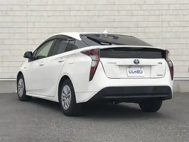 トヨタ プリウス S 栃木県 2016(平28)年 14.8万km スーパーホワイトⅡ 株)IDOMが運営する【じしゃロン小山店】の自社ローン専用車両になります。こちらは現金またはオートローンご利用時の価格です。自社ローンご希望の方は別途その旨お申付け下さい//禁煙車/社外ワンセグナビ/（CD/DVD/AM/FMラジオ）/(Bluetooth)/スマートキー/プッシュスタート/バックカメラ/ＥＴＣ/ステアリングリモコン/電動格納ドアミラー/パワーウインドウ/オートライト/防眩ミラー
