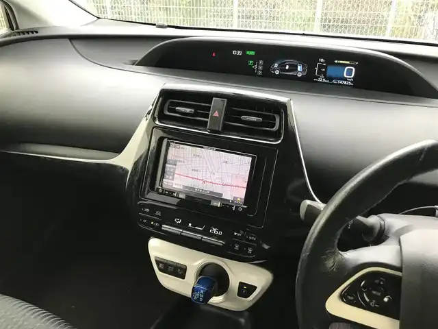 トヨタ プリウス S 栃木県 2016(平28)年 14.8万km スーパーホワイトⅡ 株)IDOMが運営する【じしゃロン小山店】の自社ローン専用車両になります。こちらは現金またはオートローンご利用時の価格です。自社ローンご希望の方は別途その旨お申付け下さい//禁煙車/社外ワンセグナビ/（CD/DVD/AM/FMラジオ）/(Bluetooth)/スマートキー/プッシュスタート/バックカメラ/ＥＴＣ/ステアリングリモコン/電動格納ドアミラー/パワーウインドウ/オートライト/防眩ミラー