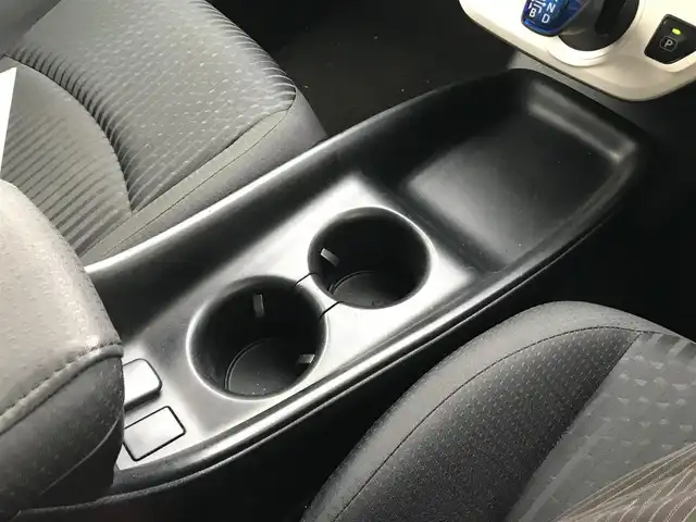 トヨタ プリウス S 栃木県 2016(平28)年 14.8万km スーパーホワイトⅡ 株)IDOMが運営する【じしゃロン小山店】の自社ローン専用車両になります。こちらは現金またはオートローンご利用時の価格です。自社ローンご希望の方は別途その旨お申付け下さい//禁煙車/社外ワンセグナビ/（CD/DVD/AM/FMラジオ）/(Bluetooth)/スマートキー/プッシュスタート/バックカメラ/ＥＴＣ/ステアリングリモコン/電動格納ドアミラー/パワーウインドウ/オートライト/防眩ミラー