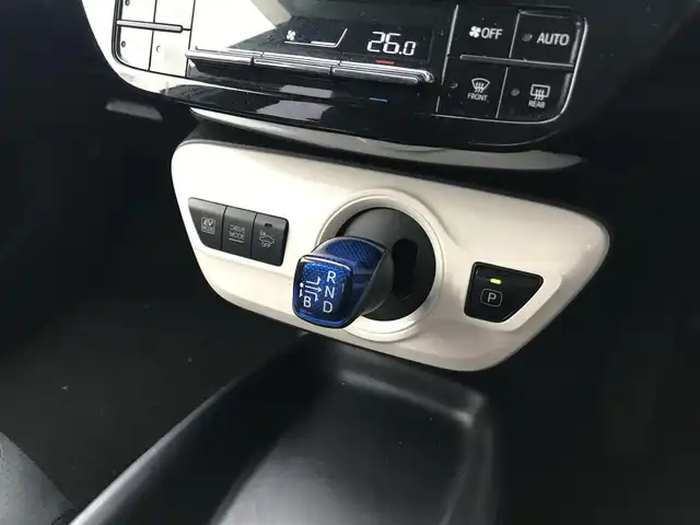 トヨタ プリウス S 栃木県 2016(平28)年 14.8万km スーパーホワイトⅡ 株)IDOMが運営する【じしゃロン小山店】の自社ローン専用車両になります。こちらは現金またはオートローンご利用時の価格です。自社ローンご希望の方は別途その旨お申付け下さい//禁煙車/社外ワンセグナビ/（CD/DVD/AM/FMラジオ）/(Bluetooth)/スマートキー/プッシュスタート/バックカメラ/ＥＴＣ/ステアリングリモコン/電動格納ドアミラー/パワーウインドウ/オートライト/防眩ミラー