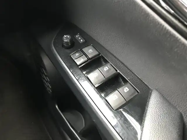 トヨタ プリウス S 栃木県 2016(平28)年 14.8万km スーパーホワイトⅡ 株)IDOMが運営する【じしゃロン小山店】の自社ローン専用車両になります。こちらは現金またはオートローンご利用時の価格です。自社ローンご希望の方は別途その旨お申付け下さい//禁煙車/社外ワンセグナビ/（CD/DVD/AM/FMラジオ）/(Bluetooth)/スマートキー/プッシュスタート/バックカメラ/ＥＴＣ/ステアリングリモコン/電動格納ドアミラー/パワーウインドウ/オートライト/防眩ミラー