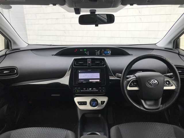 トヨタ プリウス S 千葉県 2016(平28)年 14.8万km スーパーホワイトⅡ (株)IDOMが運営する【じしゃロン柏店】の自社ローン対象車両になります。こちらは現金ご利用時の価格です。/自社ローンご希望の方は別途その旨お申付け下さい。い//禁煙車/社外ワンセグナビ/（CD/DVD/AM/FMラジオ）/(Bluetooth)/スマートキー/プッシュスタート/バックカメラ/ＥＴＣ/ステアリングリモコン/電動格納ドアミラー/パワーウインドウ/オートライト/防眩ミラー