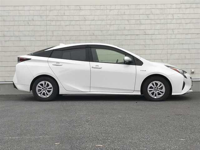 トヨタ プリウス S 千葉県 2016(平28)年 14.8万km スーパーホワイトⅡ (株)IDOMが運営する【じしゃロン柏店】の自社ローン対象車両になります。こちらは現金ご利用時の価格です。/自社ローンご希望の方は別途その旨お申付け下さい。い//禁煙車/社外ワンセグナビ/（CD/DVD/AM/FMラジオ）/(Bluetooth)/スマートキー/プッシュスタート/バックカメラ/ＥＴＣ/ステアリングリモコン/電動格納ドアミラー/パワーウインドウ/オートライト/防眩ミラー