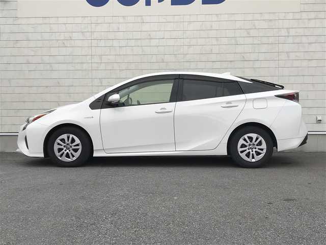 トヨタ プリウス S 千葉県 2016(平28)年 14.8万km スーパーホワイトⅡ (株)IDOMが運営する【じしゃロン柏店】の自社ローン対象車両になります。こちらは現金ご利用時の価格です。/自社ローンご希望の方は別途その旨お申付け下さい。い//禁煙車/社外ワンセグナビ/（CD/DVD/AM/FMラジオ）/(Bluetooth)/スマートキー/プッシュスタート/バックカメラ/ＥＴＣ/ステアリングリモコン/電動格納ドアミラー/パワーウインドウ/オートライト/防眩ミラー