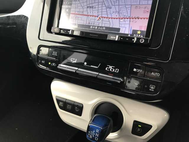 トヨタ プリウス S 千葉県 2016(平28)年 14.8万km スーパーホワイトⅡ (株)IDOMが運営する【じしゃロン柏店】の自社ローン対象車両になります。こちらは現金ご利用時の価格です。/自社ローンご希望の方は別途その旨お申付け下さい。い//禁煙車/社外ワンセグナビ/（CD/DVD/AM/FMラジオ）/(Bluetooth)/スマートキー/プッシュスタート/バックカメラ/ＥＴＣ/ステアリングリモコン/電動格納ドアミラー/パワーウインドウ/オートライト/防眩ミラー