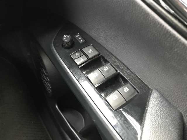 トヨタ プリウス S 千葉県 2016(平28)年 14.8万km スーパーホワイトⅡ (株)IDOMが運営する【じしゃロン柏店】の自社ローン対象車両になります。こちらは現金ご利用時の価格です。/自社ローンご希望の方は別途その旨お申付け下さい。い//禁煙車/社外ワンセグナビ/（CD/DVD/AM/FMラジオ）/(Bluetooth)/スマートキー/プッシュスタート/バックカメラ/ＥＴＣ/ステアリングリモコン/電動格納ドアミラー/パワーウインドウ/オートライト/防眩ミラー