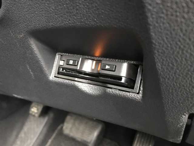 トヨタ プリウス S 千葉県 2016(平28)年 14.8万km スーパーホワイトⅡ (株)IDOMが運営する【じしゃロン柏店】の自社ローン対象車両になります。こちらは現金ご利用時の価格です。/自社ローンご希望の方は別途その旨お申付け下さい。い//禁煙車/社外ワンセグナビ/（CD/DVD/AM/FMラジオ）/(Bluetooth)/スマートキー/プッシュスタート/バックカメラ/ＥＴＣ/ステアリングリモコン/電動格納ドアミラー/パワーウインドウ/オートライト/防眩ミラー